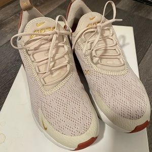 Womens Nike 270 size 5